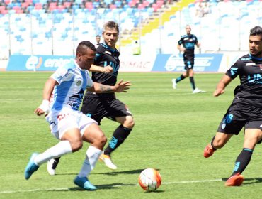 Deportes Iquique no pudo ganar en Antofagasta y comparte liderato con la UC