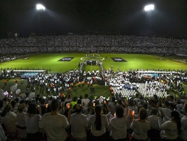 Medellín llora en un multitudinario homenaje a Chapecoense