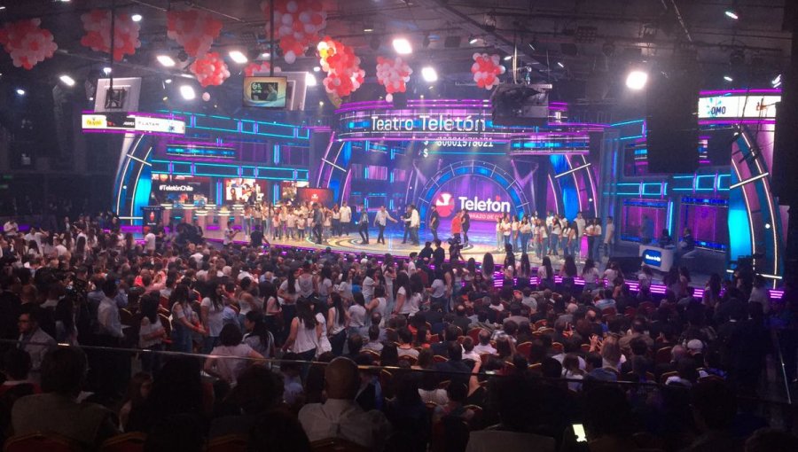 Comenzó la Teletón: "Mi compromiso con la Teletón es de por vida" dijo Don Francisco