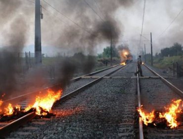 Barricadas interrumpen servicio de trenes entre Rancagua y Santiago