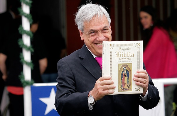 Piñera cambia la Biblia en plena entrevista: "Abel mató a su hermano Adán"