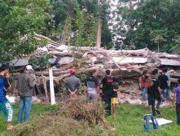 Sismo en Indonesia: Mueren más de 50 personas tras sismo de 6,4 a baja profundidad