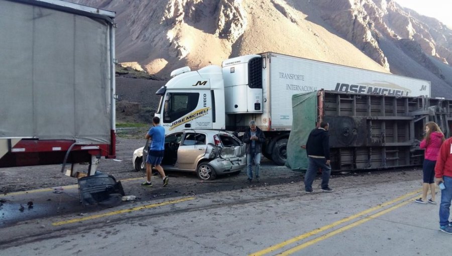 Violenta colisión en Los Andes: 4 camiones y 3 vehículos menores involucrados