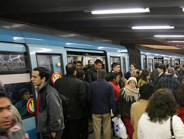 Cobarde ataque en el metro: Universitaria fue abusada y golpeada sin que nadie la ayudara