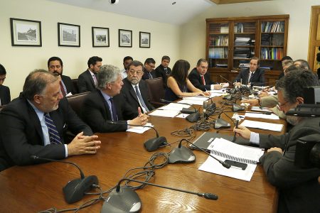 Comisión del Senado aprobó feriado del 2 de Enero