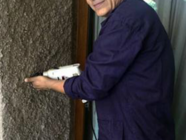 Este es el mayordomo de Carola Julio que la rompe en redes sociales