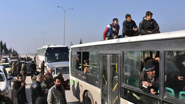 Siria: Más de 30.000 rebeldes son evacuados de Alepo