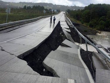 Terremoto en Chiloé: Replicas toda la noche, aún lugares sin luz y caminos con socavones tras nuevo balance