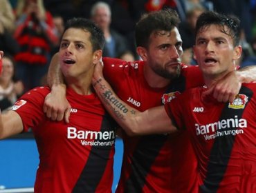 Aránguiz y Chicharito protagonizaron los saludos del Leverkusen