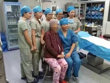 Una mujer china dio a luz a un bebé a los 64 años