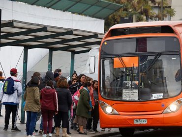 Experto sostiene que acortar los años de licitación del Transantiago tiene un efecto marginal en los usuarios