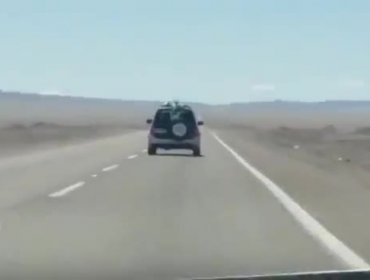 Video muestra marcha de Jeep en Calama con hombre amarrado en el techo