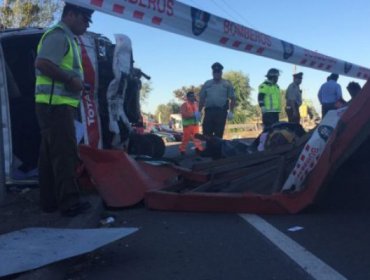 Camión arrasó con paradero en Ruta 5 Sur y mato a una mujer junto a su bebé