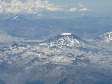 Sismo en cráter de Volcán ubicado en zona central del país alerta al Sernageomin