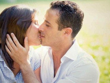 Confirmado científicamente: Mujeres desean más a los hombres con pareja