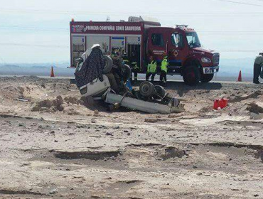 Volcamiento de camión tres cuarto en Ruta 5 norte deja un muerto