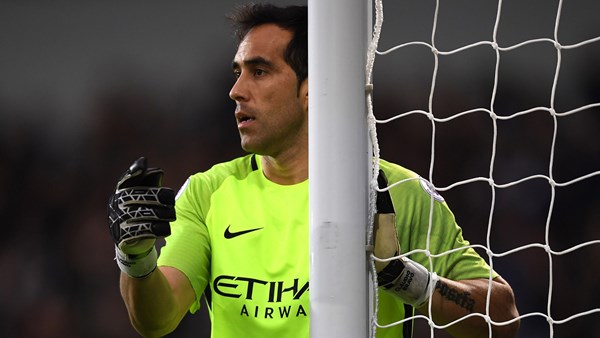 Claudio Bravo es el quinto mejor arquero del mundo