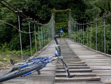 Colombia: Mueren al menos 11 personas al voltearse un puente colgante