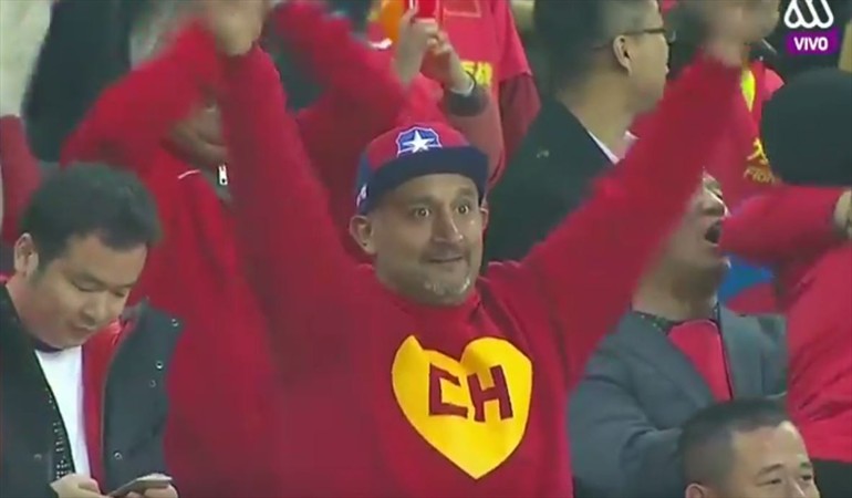 El misterio tras el Chapulín: El hincha viajero de la marea roja