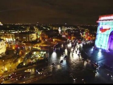 Arco de triunfo de París se tiñe de colores de bandera chilena por seleccionado de balonmano