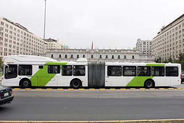 Huelga de conductores del Transantiago: Empresa solo habla de 700 movilizados de 4 mil