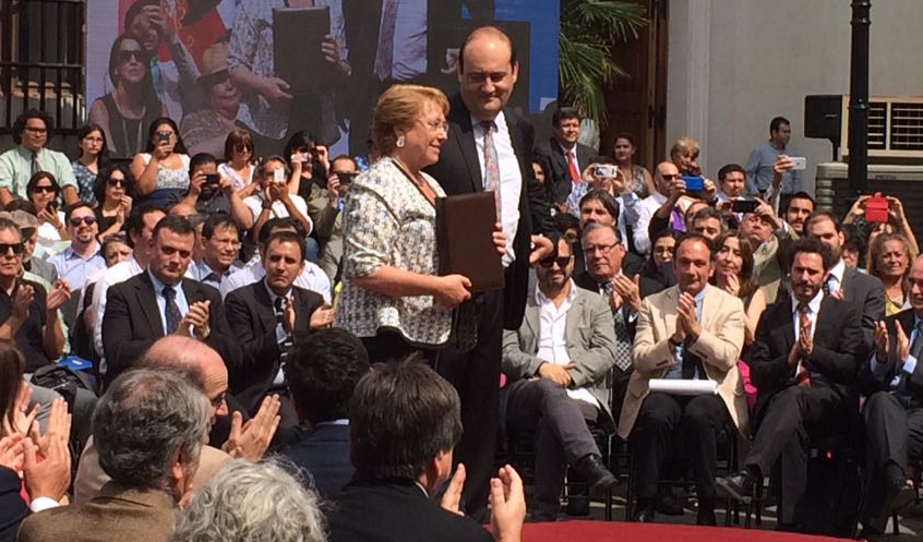 Bachelet entrega las Bases Ciudadanas para la nueva Constitución