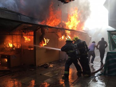 Incendio en pleno centro de Quilpué obliga evacuación