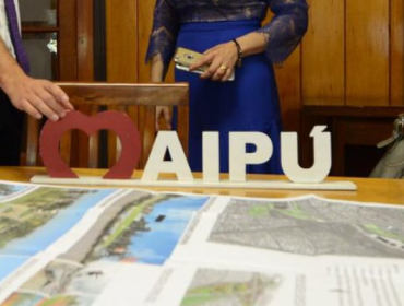 Alcaldesa Cathy Barriga aclaró la polémica del "logo" de Maipú