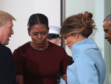 Video: El regalo de Melania Trump que puso en aprietos a Michelle Obama