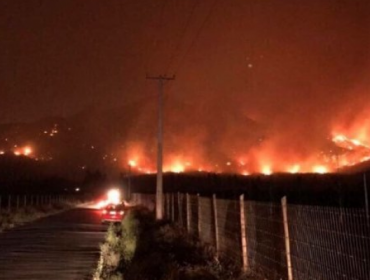 Onemi informa que Incendio forestal en Pirque ha consumido al menos 400 hectáreas