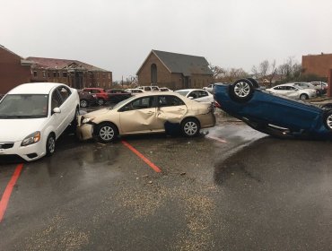 Tornado azota una ciudad estadounidense mientras dormía
