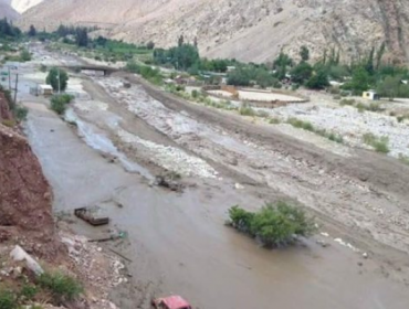 Río Chollay se desborda y colapsa comuna de Alto del Carmen