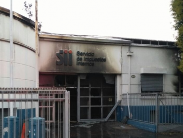 Un atentado habría sido el incendio que afectó a oficina del SII