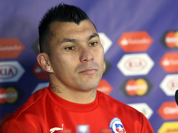 El emotivo mensaje de Gary Medel a los bomberos de Chile