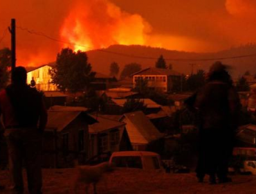 El infierno devastó a Santa Olga: Bomberos colapsan ante las mil viviendas quemadas