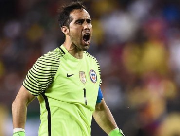 Claudio Bravo manda mensaje de fuerza y destroza gestiones del Gobierno