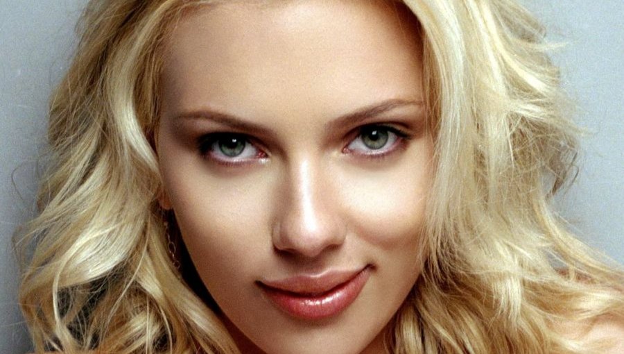 Scarlett Johansson se divorcia tras de dos años de matrimonio