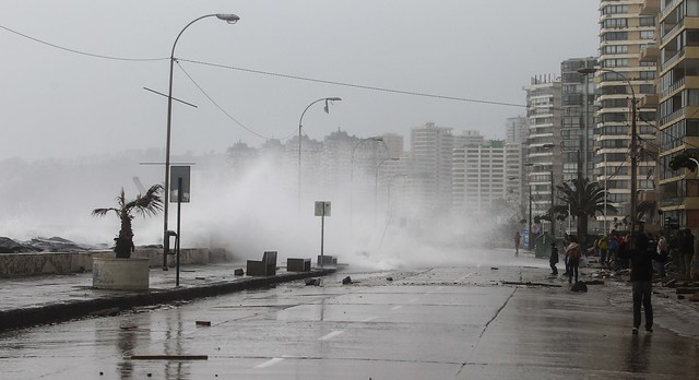 Viña del Mar nuevamente siente la fuerza de las marejadas