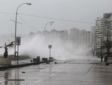 Viña del Mar nuevamente siente la fuerza de las marejadas