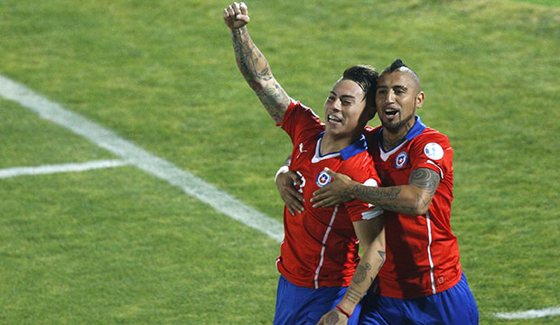 Arturo Vidal le dedicó buena suerte a Eduardo Vargas en México