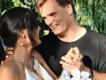Novia de Amaro Gómez-Pablos se luce con un curioso regalo que recibió