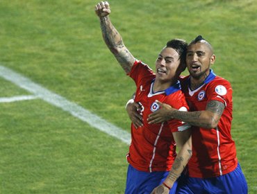 Arturo Vidal le dedicó buena suerte a Eduardo Vargas en México