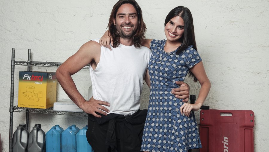 Constanza Araya sorprendió con su look para nueva nocturna de Mega