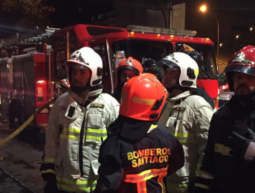 Incendio afectó a locales comerciales y cité en comuna de Estación Central