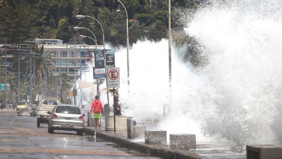 Marejadas: Olas de hasta 5 metros se esperan en la zona central