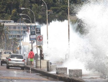 Marejadas: Olas de hasta 5 metros se esperan en la zona central