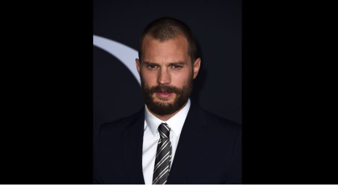 Protagonista de "50 sombras de Grey" sorprendió con radical cambio de look