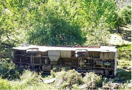 Bus se vuelca en Panguipulli y deja 27 temporeras lesionadas