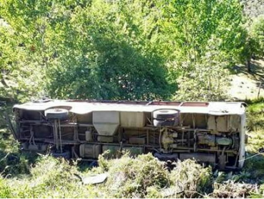 Bus se vuelca en Panguipulli y deja 27 temporeras lesionadas