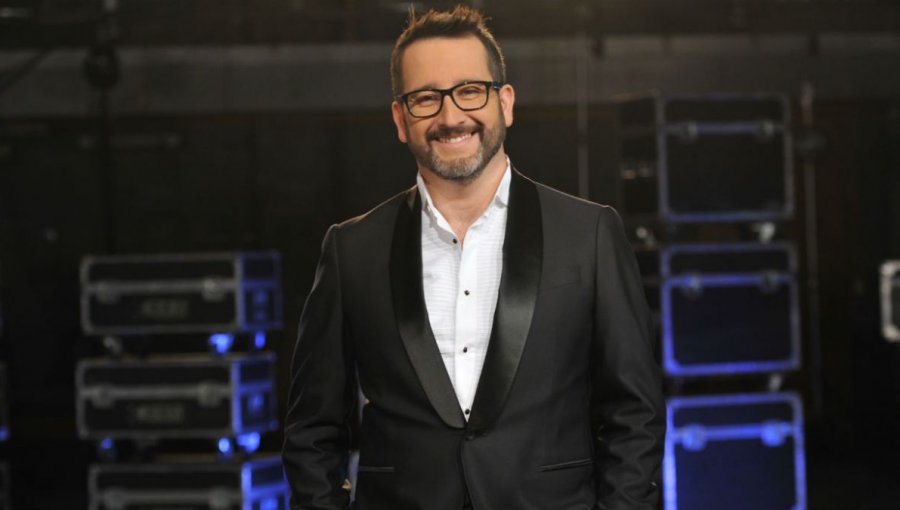 Eduardo Fuentes utiliza curioso método para criar a su pequeña hija